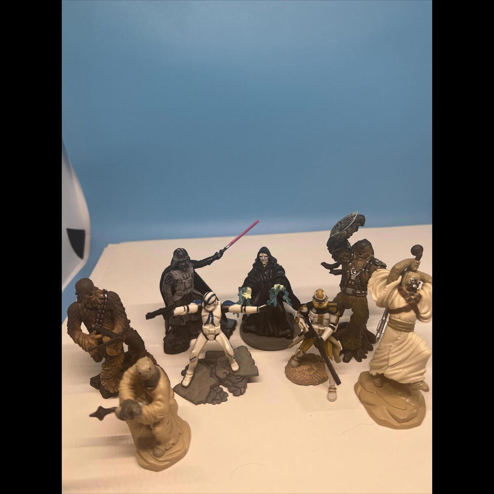 Star Wars Mixed Lot of 8 Action‎ Figures Approx. 2 to 3 inches Tall- Clone Wars